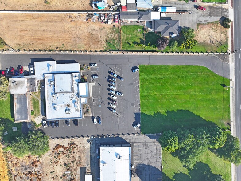 More Photos Of 1608 S 24th Ave, Yakima Movie Radio TVStudio For Sale