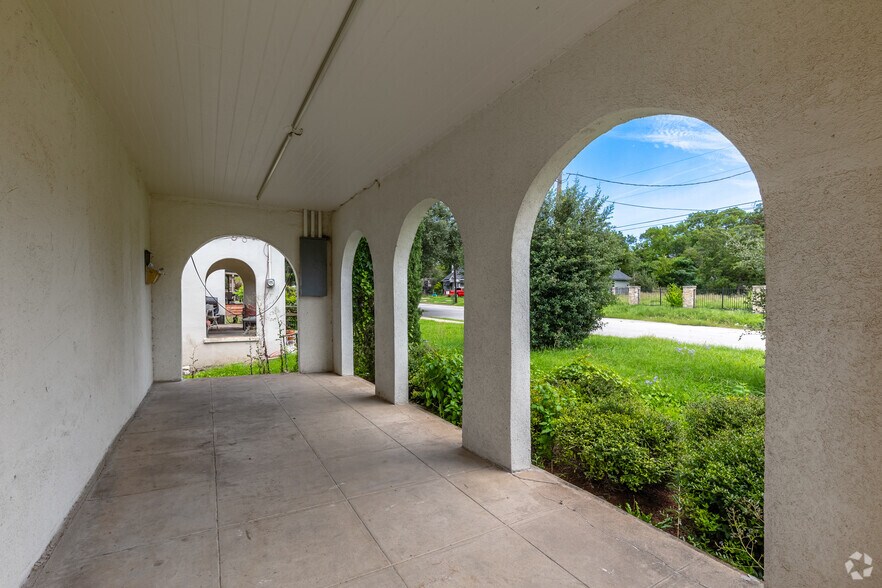 More Photos Of 400 N 23rd St, Waco Storefront Retail Office For Lease