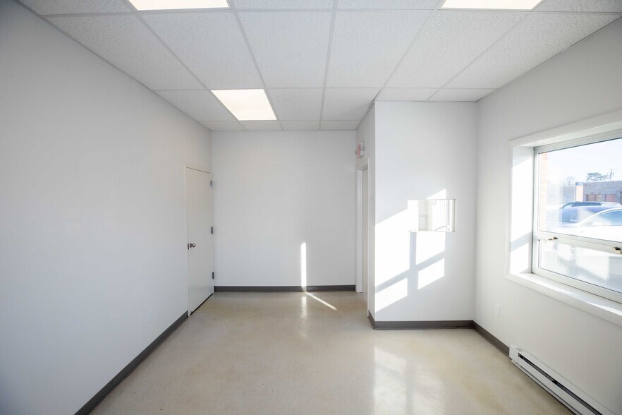 More Photos Of 86 Rome St, Farmingdale Warehouse For Lease