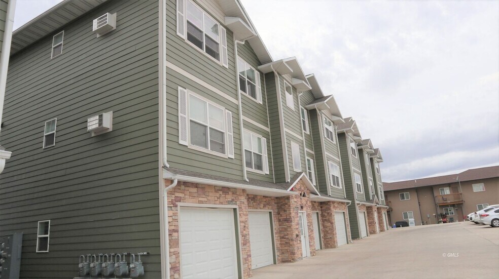 More Photos Of 806 3rd St NW, Sidney Apartments For Sale