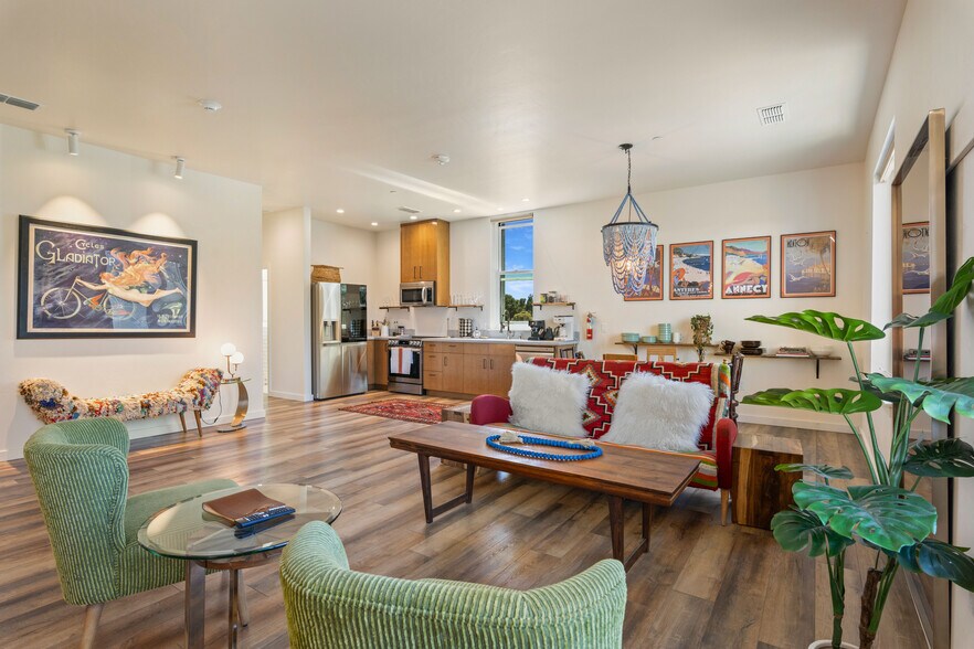 More Photos Of 302 N Main St, Lakeport Storefront For Sale