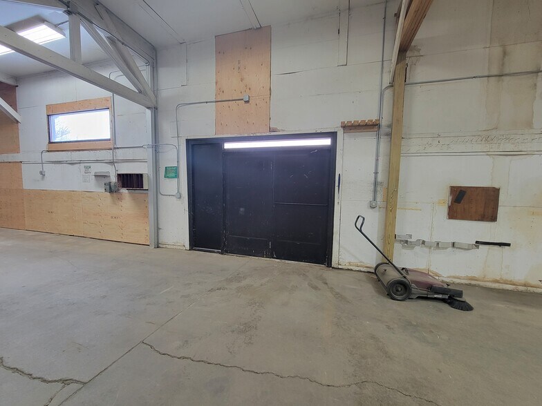 More Photos Of 1417 N A Ave, Sioux Falls Warehouse For Lease