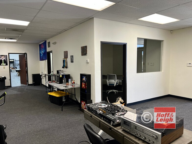 More Photos Of 3370 N Peoria St, Aurora Warehouse For Lease