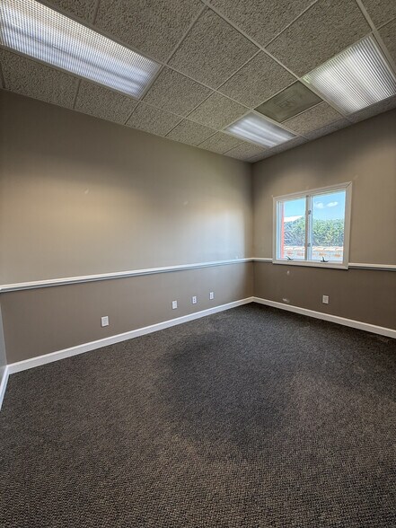 More Photos Of 600 E Main St, Radford Office For Lease