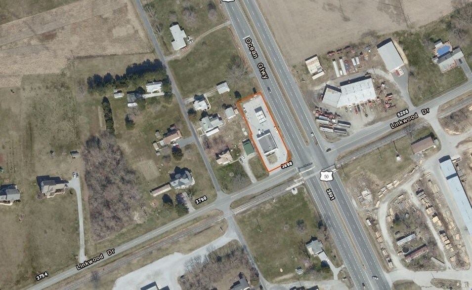 More Photos Of 3865 Ocean Gtwy, Linkwood Service Station For Sale