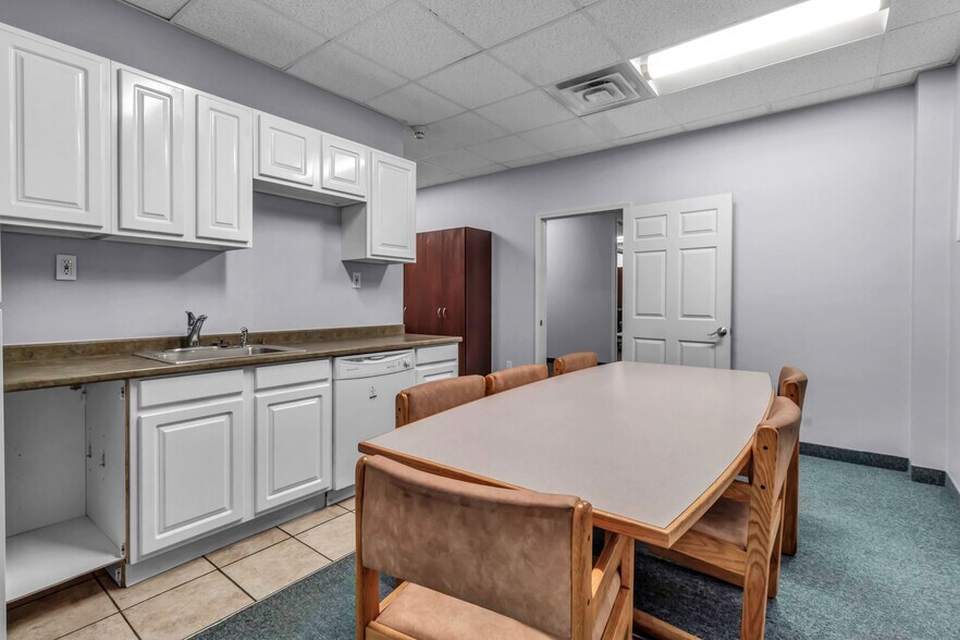 More Photos Of 1083 Delaware Ave, Buffalo Medical For Lease