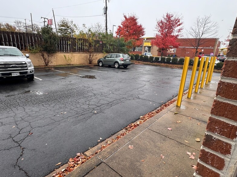 More Photos Of 7601-7615 Fordson Rd, Alexandria Storefront For Lease