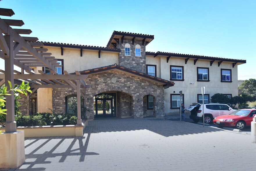 More Photos Of 5008 Chesebro Rd, Agoura Hills Office For Lease