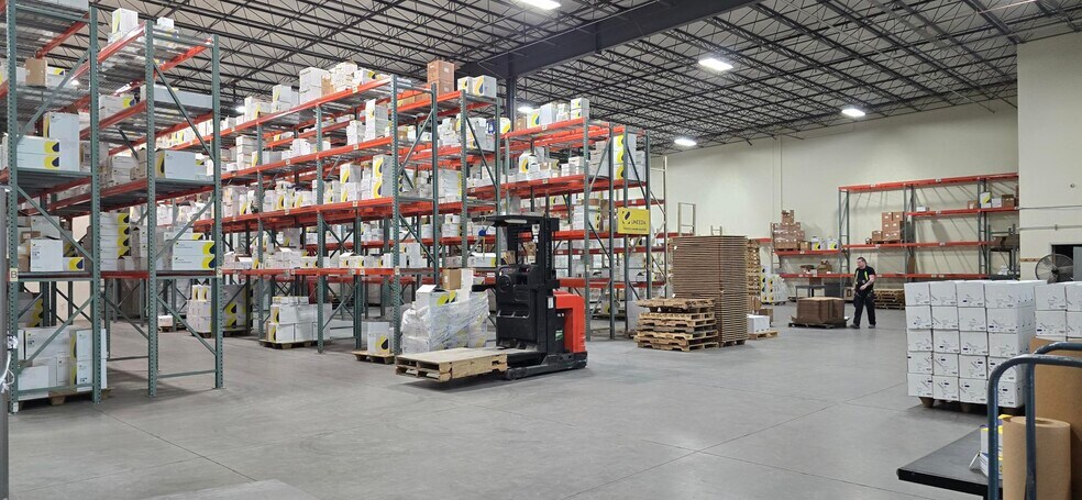 More Photos Of 5111 W 2100 S, West Valley Warehouse For Lease