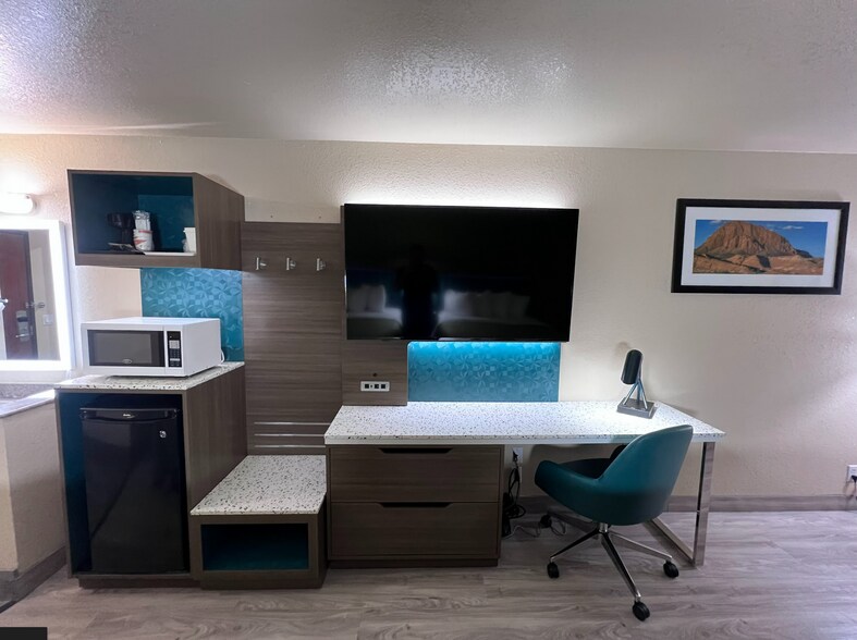More Photos Of 2401 E Highway 90, Alpine Hotel For Sale