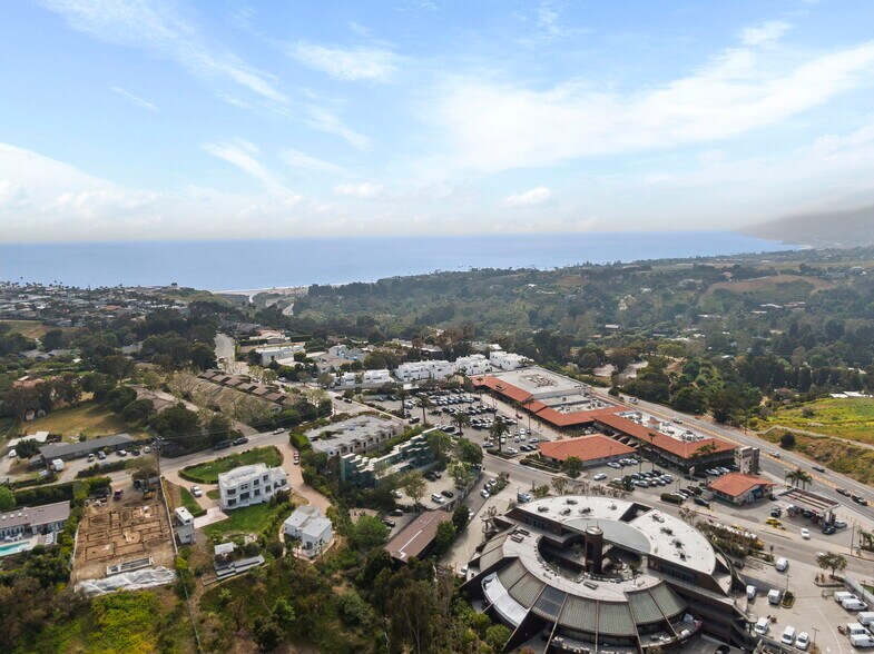 More Photos Of 29170 Heathercliff Rd, Malibu Office For Lease
