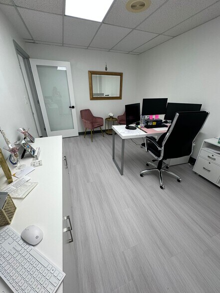 More Photos Of 4101 Ravenswood Rd, Dania Beach Office For Lease