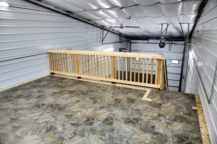More Photos Of 560-580 Ames St, Lakewood Industrial For Sale