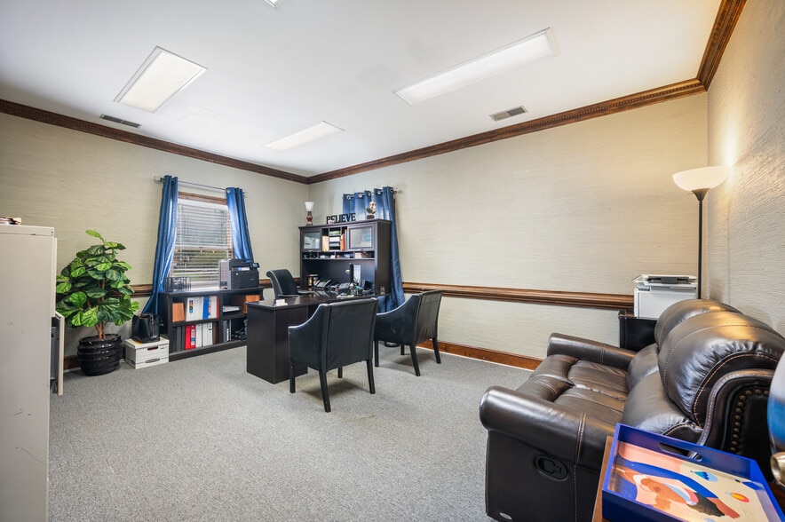 More Photos Of 130 N Mcdowell St, Charlotte Office For Sale