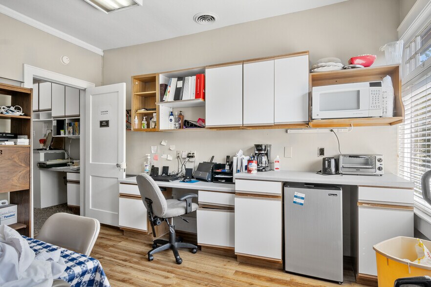 More Photos Of 614 S Main St, Blacksburg Medical For Sale