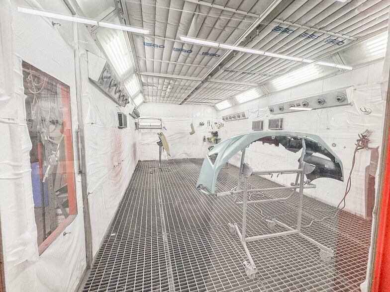 More Photos Of 2628 Central Ave NE, Minneapolis General Retail For Sale