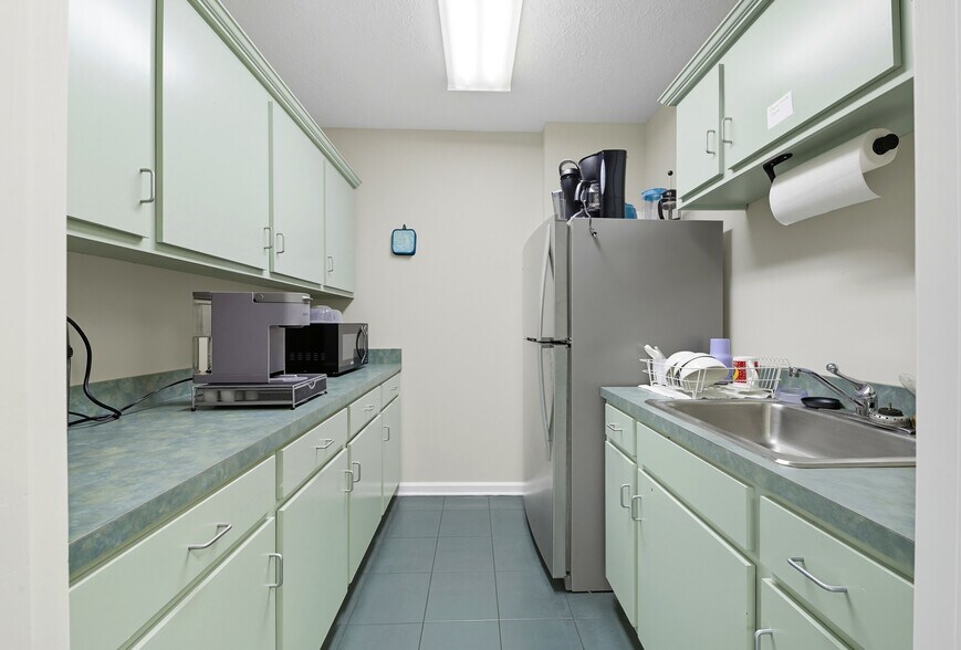 More Photos Of 508-514 Canterbury Rd, Kings Mountain Flex For Sale