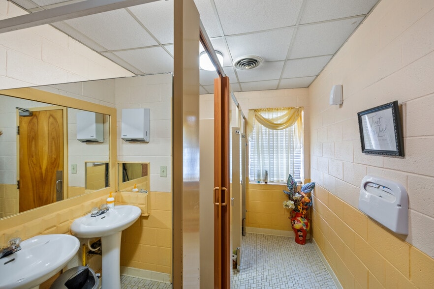 More Photos Of 4239 Flat Shoals Pky, Decatur Religious Facility For Sale