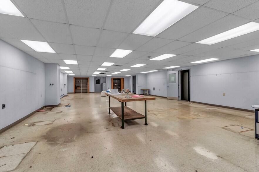 More Photos Of 7290 Nash Rd, North Tonawanda Showroom For Sale