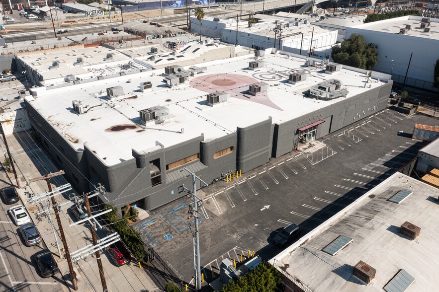 More Photos Of 634 S Mateo St, Los Angeles Freestanding For Lease