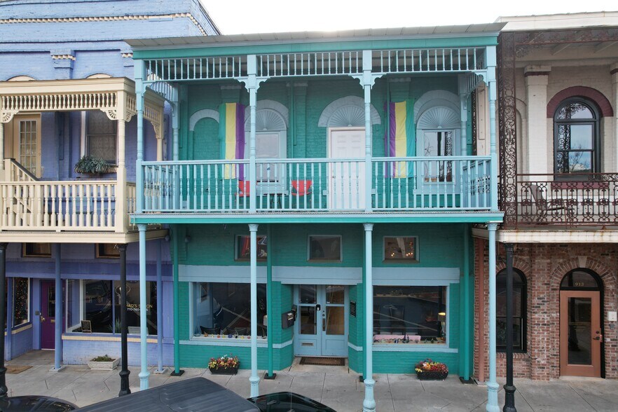 More Photos Of 915 Commercial St, Conyers Storefront Retail Office For Lease