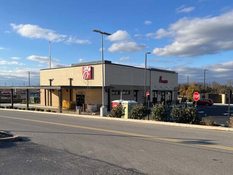 More Photos Of 2830-2832 Gracy Center Way, Coraopolis Unknown For Lease