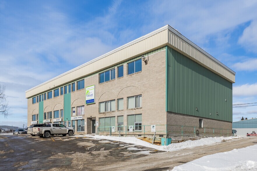 More Photos Of 120 Rue Jean-Proulx, Gatineau Light Distribution For Sale