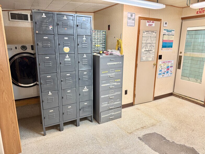 More Photos Of 1107 Lincoln Way E, Massillon Veterinarian Kennel For Sale