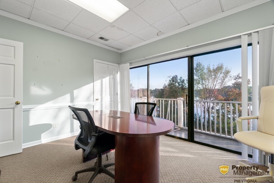 More Photos Of 5267 Greenwich Rd, Virginia Beach Office For Sale