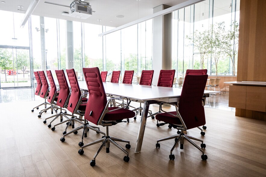 More Photos Of 1459 Grand Ave, Des Moines Office For Lease