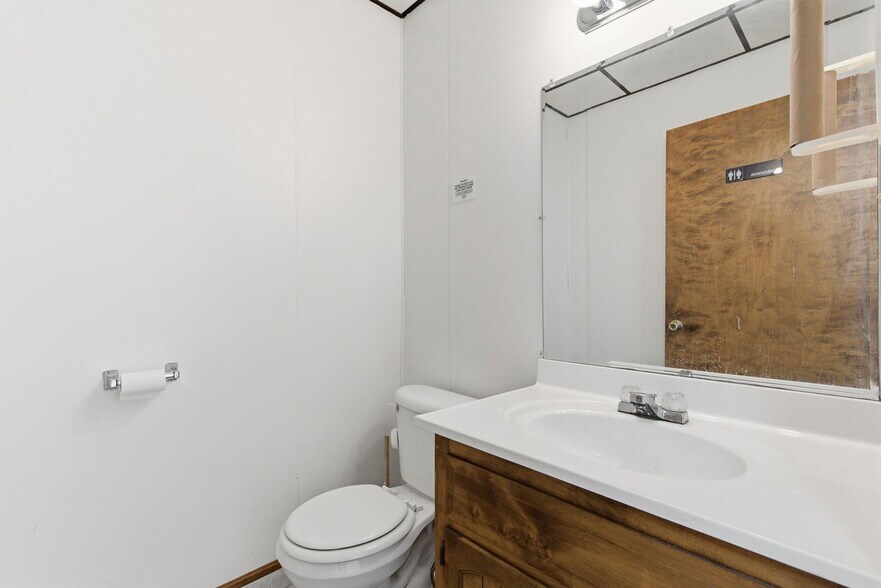More Photos Of 1331 N Stewart Ave, Springfield Medical For Sale