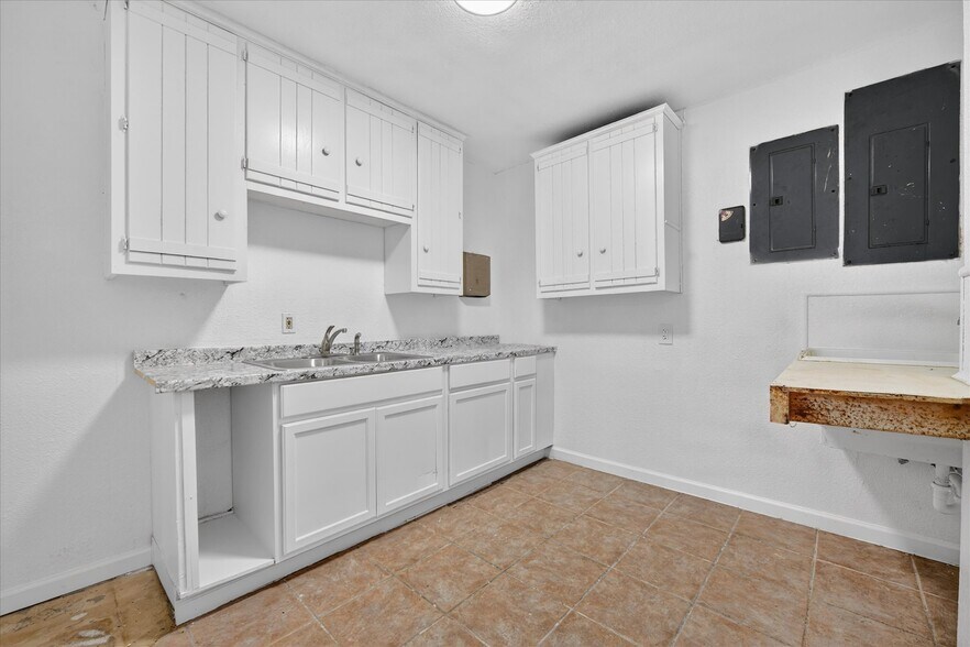 More Photos Of 936 E Highway 199, Springtown Freestanding For Sale