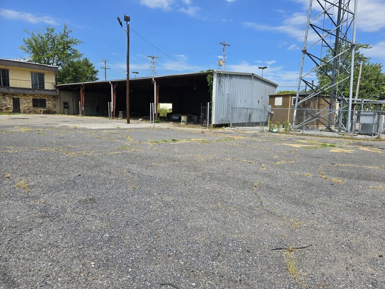 More Photos Of 2240 Deadrick Ave, Memphis Office For Sale