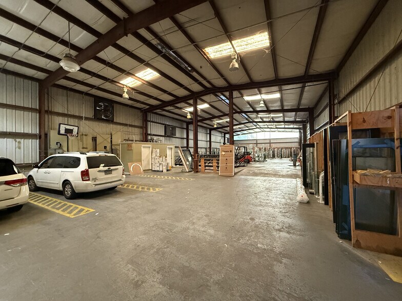 More Photos Of 10827 Tower Oaks Blvd, Houston Warehouse For Sale
