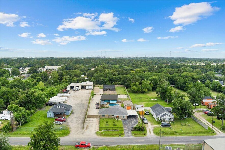 More Photos Of 16815 Avenue A, Channelview Truck Terminal For Sale