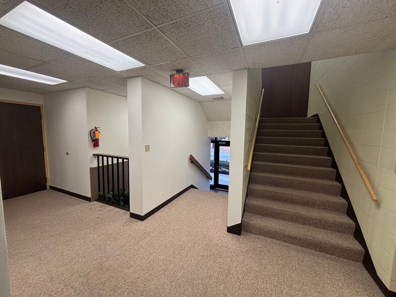 More Photos Of 529 S Jefferson, Green Bay Office For Sale