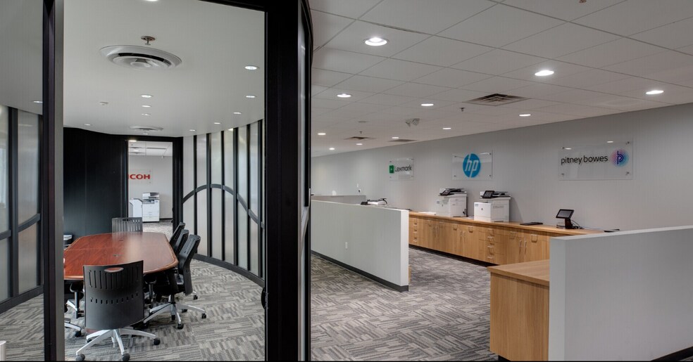 More Photos Of 4501 E McDowell Rd, Phoenix Showroom For Lease