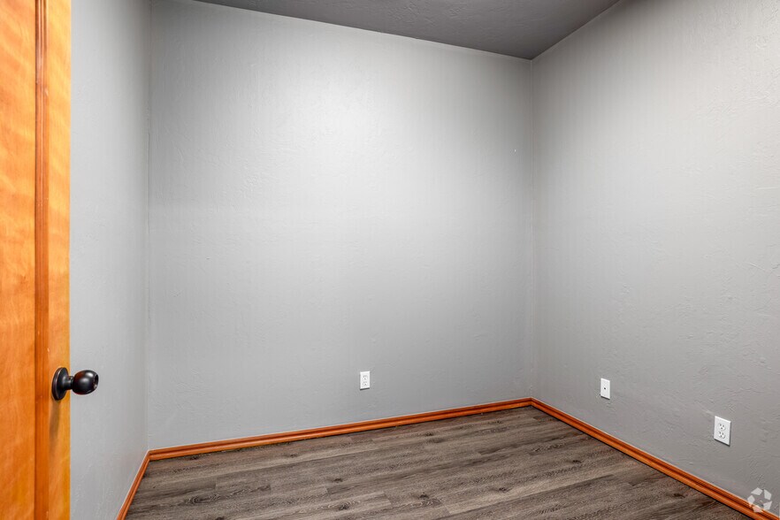 More Photos Of 2120 McKown Dr, Norman Office For Lease