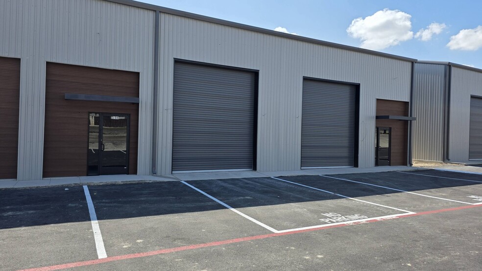 More Photos Of 280 Weil Rd, Cibolo Flex For Lease