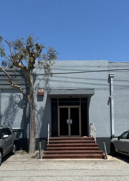 More Photos Of 2801 E 12th St, Los Angeles Warehouse For Lease