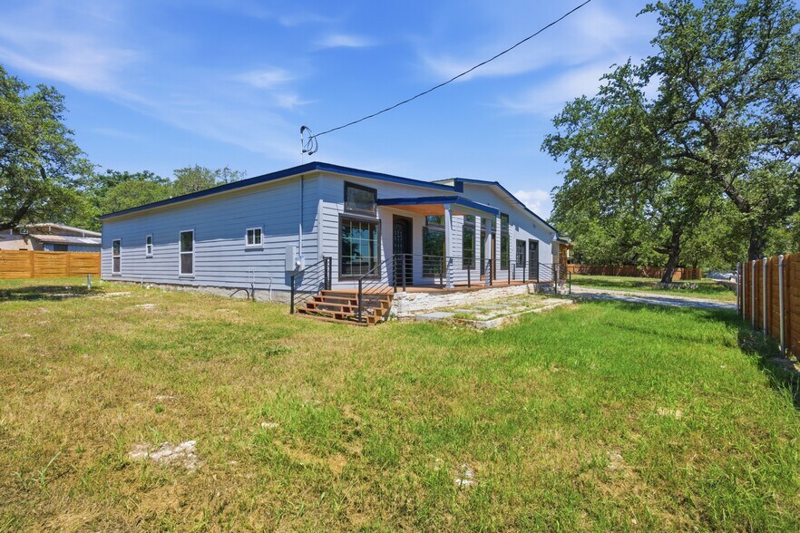 More Photos Of 17621 Stacey Ln, Lago Vista Lodge Meeting Hall For Lease