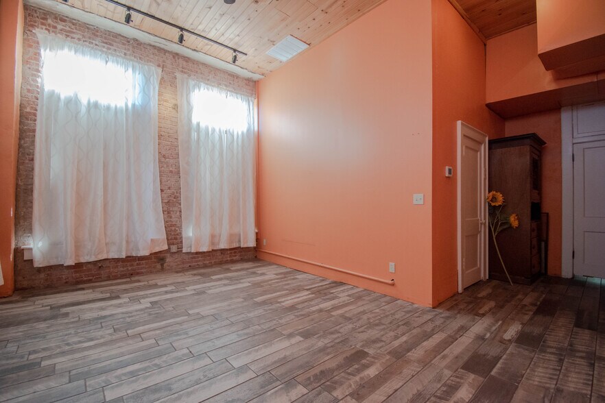 More Photos Of 322 E Don Tyler Ave, Dewey Storefront For Sale