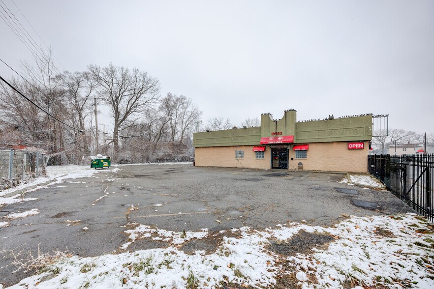 More Photos Of 19953 Conant St, Detroit Medical For Sale