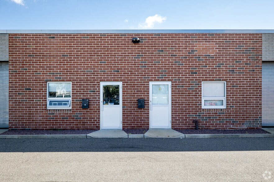 More Photos Of 2 Saxwood St, Deer Park Warehouse For Lease