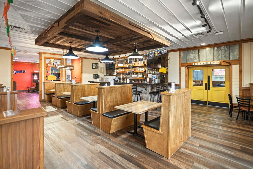 More Photos Of 762 Veterans Pky, Hinesville Restaurant For Sale