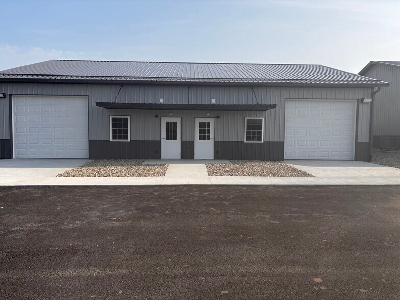 More Photos Of 1401 Amy Ln, Franklin Showroom For Sale