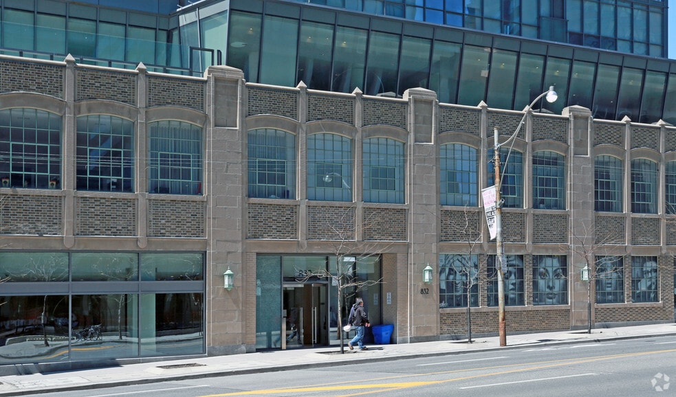 More Photos Of 828-832 Bay St, Toronto Storefront Retail Office For Lease