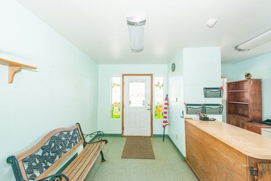 More Photos Of 1790 Main St, Weaverville Veterinarian Kennel For Sale