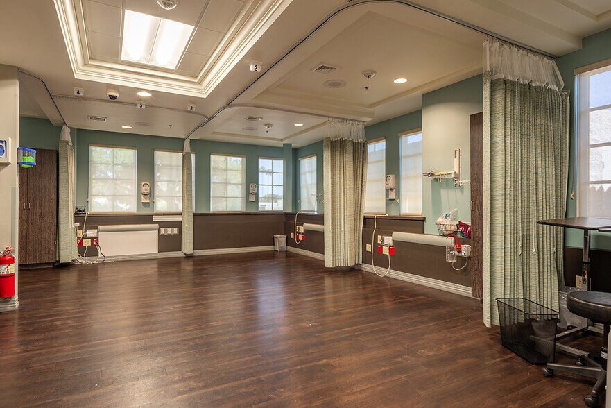 More Photos Of 3235 E Warm Springs Rd, Las Vegas Office For Lease