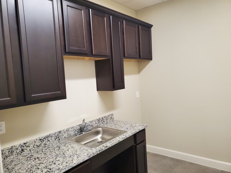 More Photos Of 8118 Fry Rd, Cypress Unknown For Lease